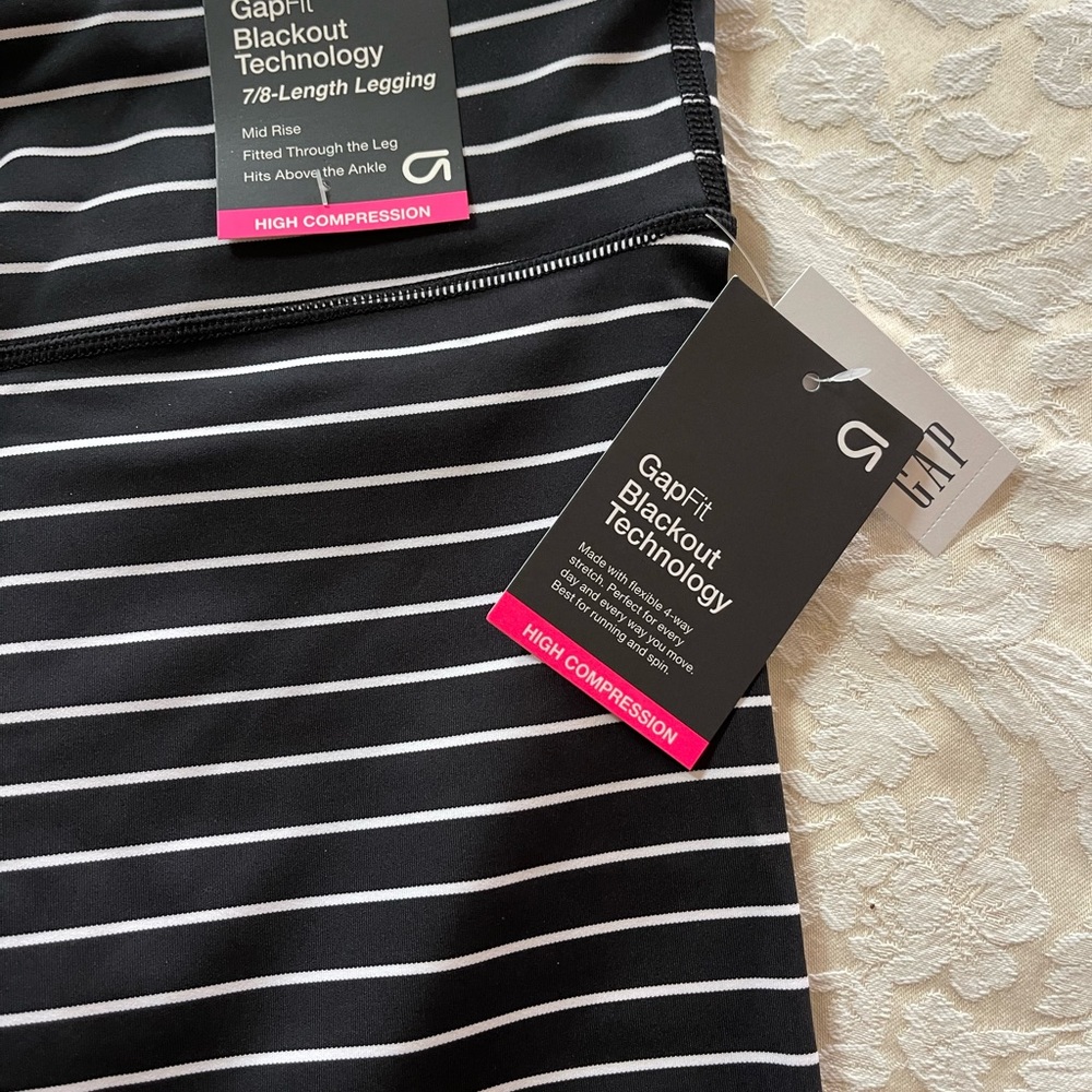 Gap small blackout technology legging